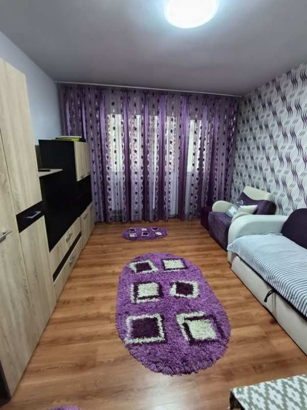 Apartament 2 camere decomandat,et 3 , zona 8 Mai