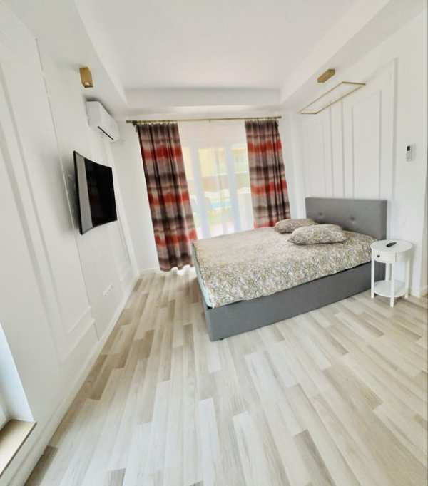 Studio de inchiriat Cosmopolis(parter cu gradina proprie)