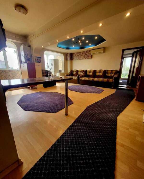 Proprietar vand apartament spatios cu 4 camere
