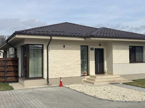 Casa parter, moderna, ultracentral, complet mobilata in  ansamblu rezidential