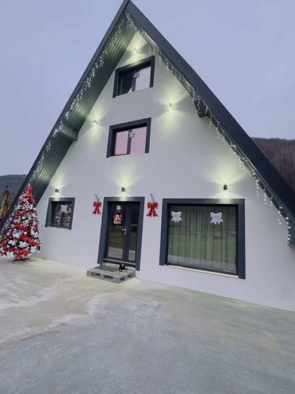 Inchiriez cabana libera de Crăciun