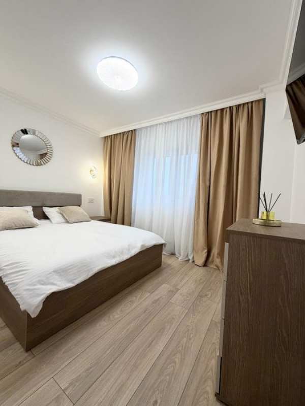 Inchiriez apartament ultracentral LUX