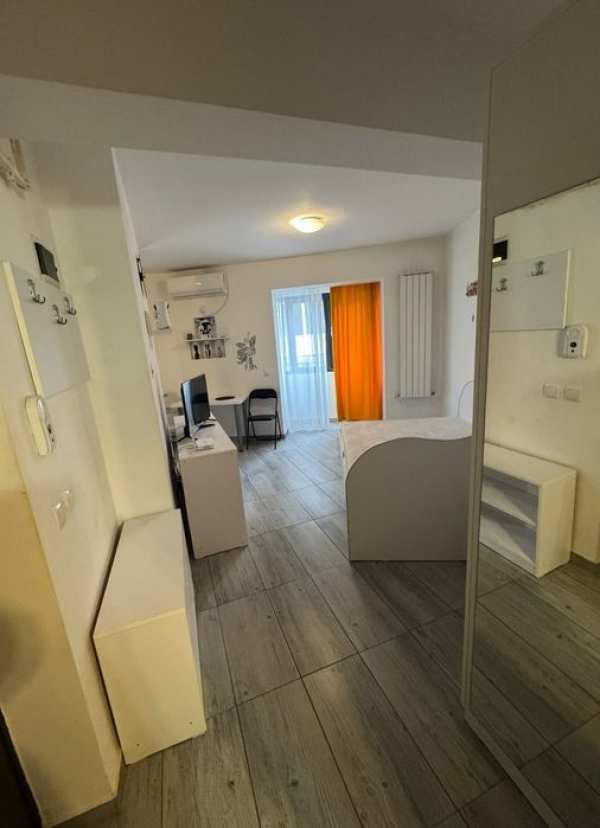 Proprietar Inchiriez Garsoniera Militari Residence - Central