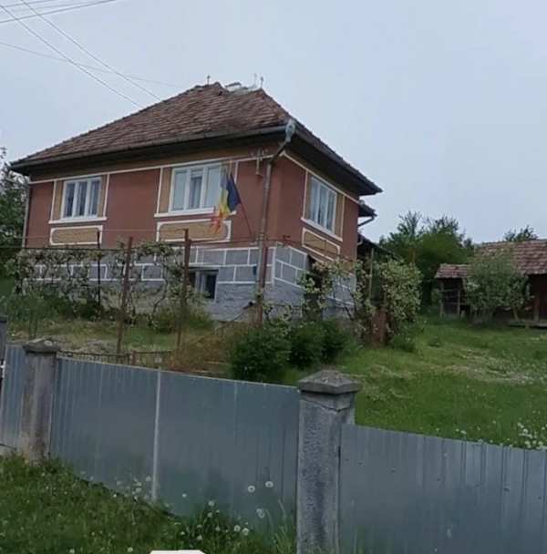 Vând casă tradițională, la 32 km de Târgu Mureș.