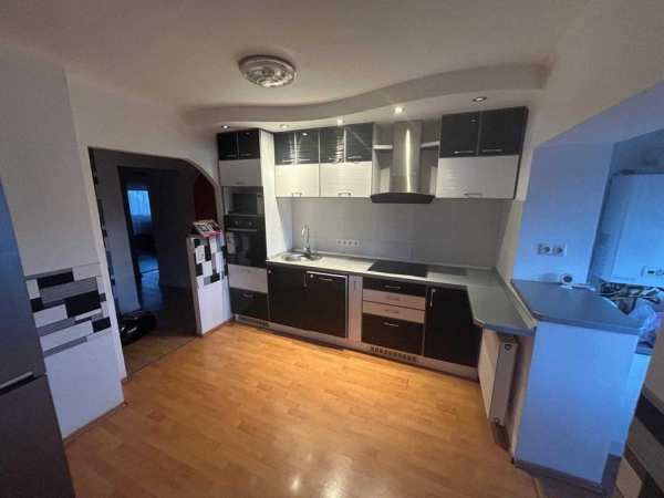Inchiriez  apartament 3 camere – Carpați 2