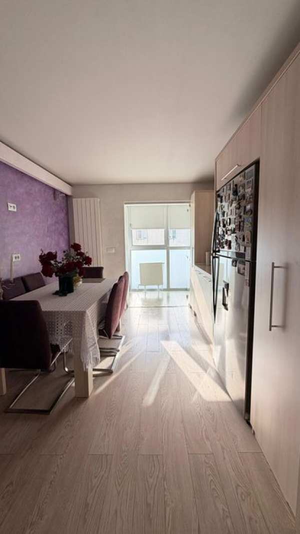 Apartament 5 camere, 98 mp, etaj 3, complet mobilat si utilat-Suceava