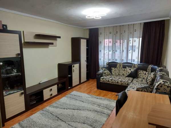 Inchiriez apartament