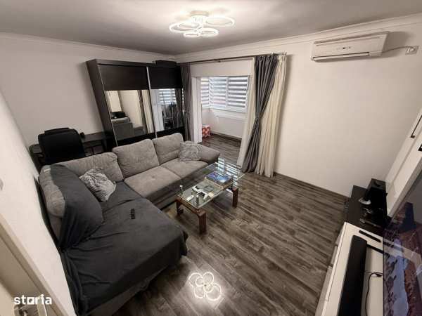 Vând apartament renovat 2 camere decomandat. Direct proprietar.