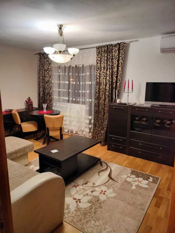 Inchiriez apartament cu 3 camere