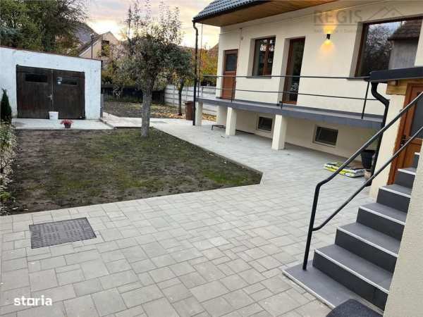 Casa 3 Camere, Parcare, Curte  Central