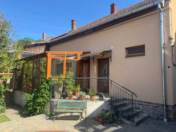 Casă premium cu 2 locuințe complet separate, ușor de unificat