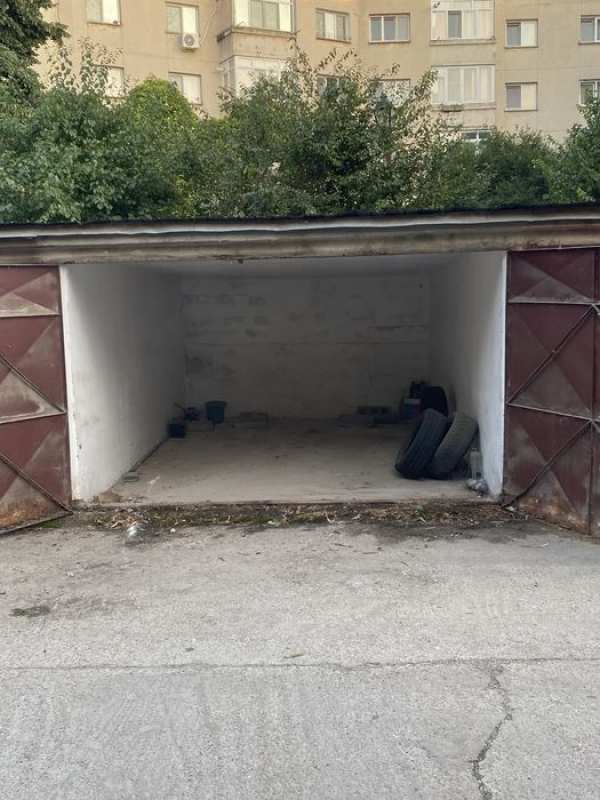 Garaj de vânzare