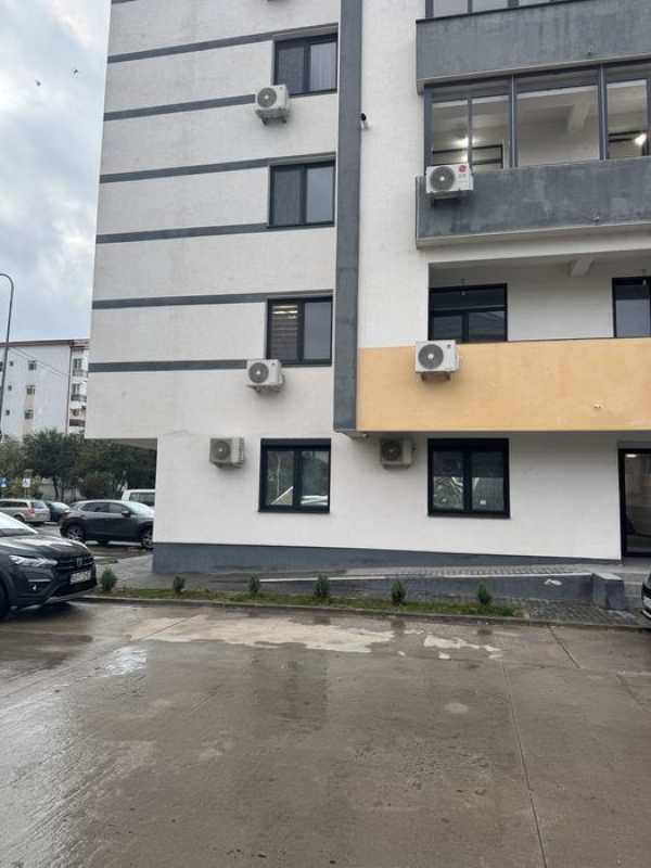 Inchiriez spatiu comercial