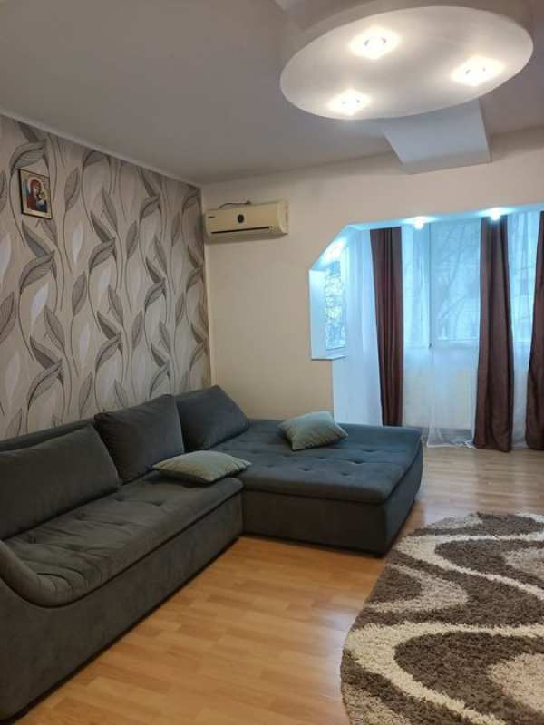Închiriez apartament