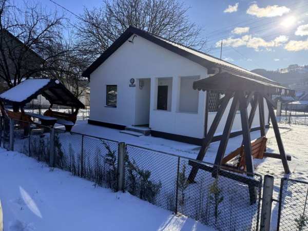 Vand casa vacanta Bucsoaia-Frasin