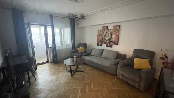 Apartament 3 camere de închiriat, ultracentral