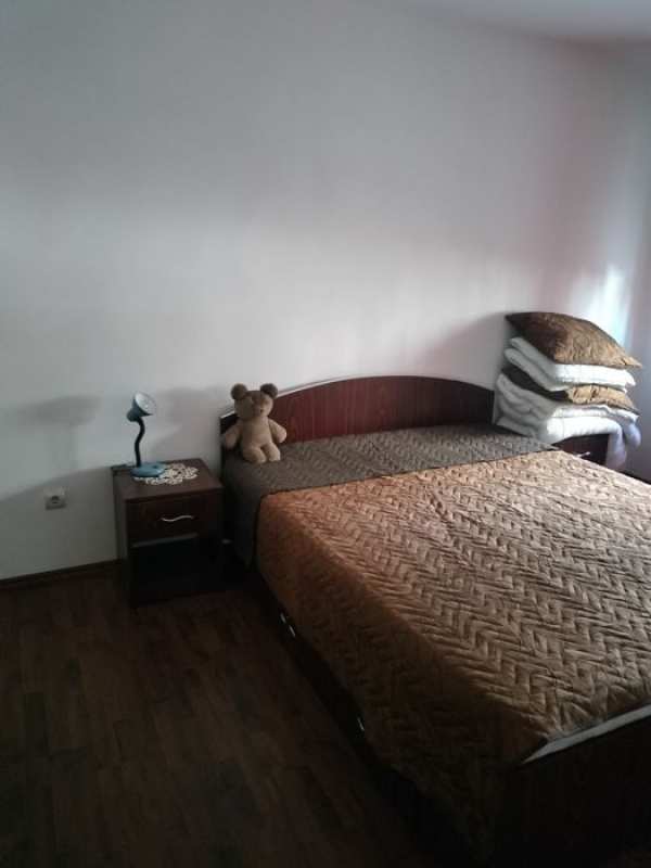 Închiriez apartament 2 camere etaj 1 cartier Șoimilor