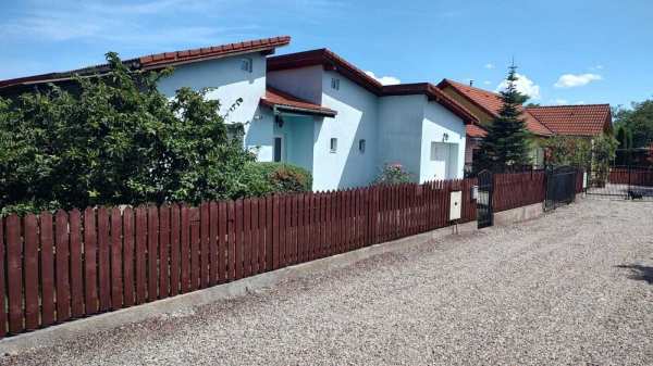 Ofer spre închiriere casă spațioasă și luminoasă în Jucu De Mijloc