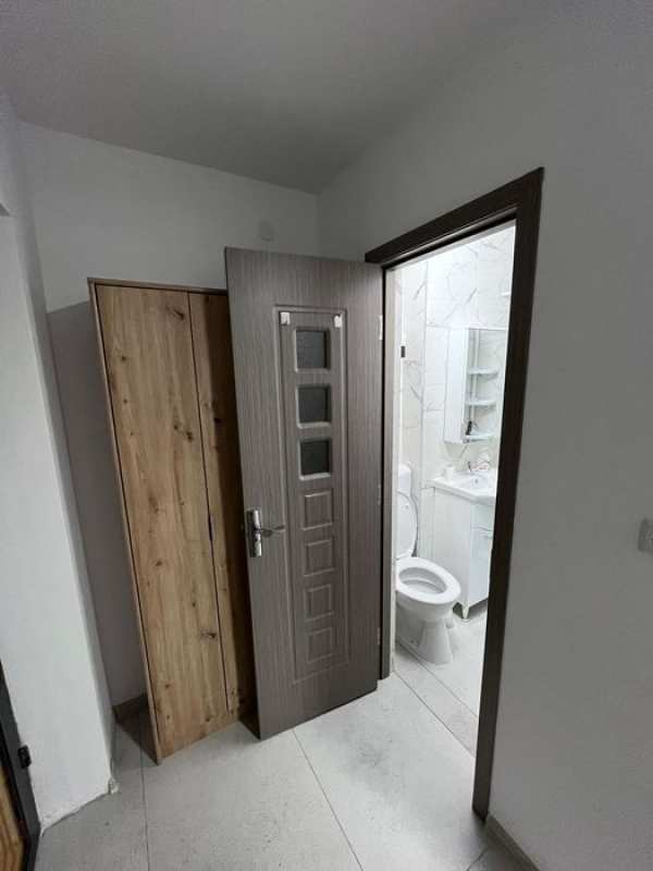 Vand garsoniera, etajul 2