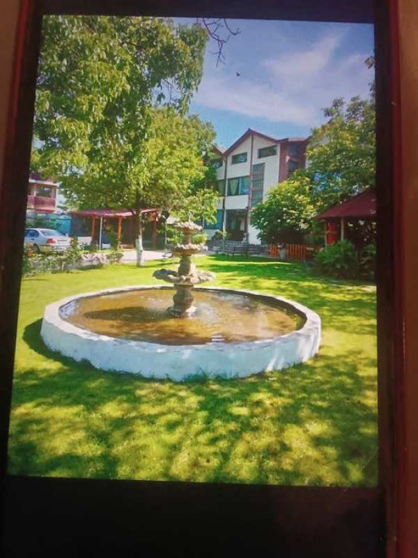 Camera de inchiriat cu 2 si 3 paturi la casa curte cu gradina