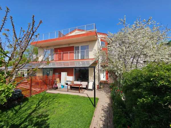 Vila P+2 pe malul lacului Siutghiol - Mamaia-Sat