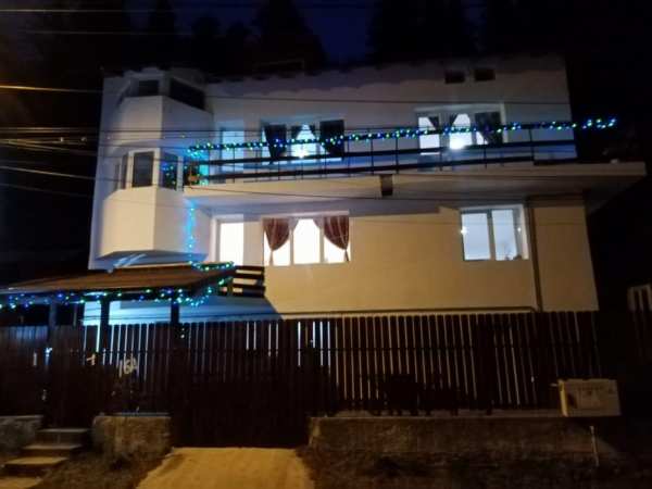 Proprietar inchiriez vila in centrul Predeal