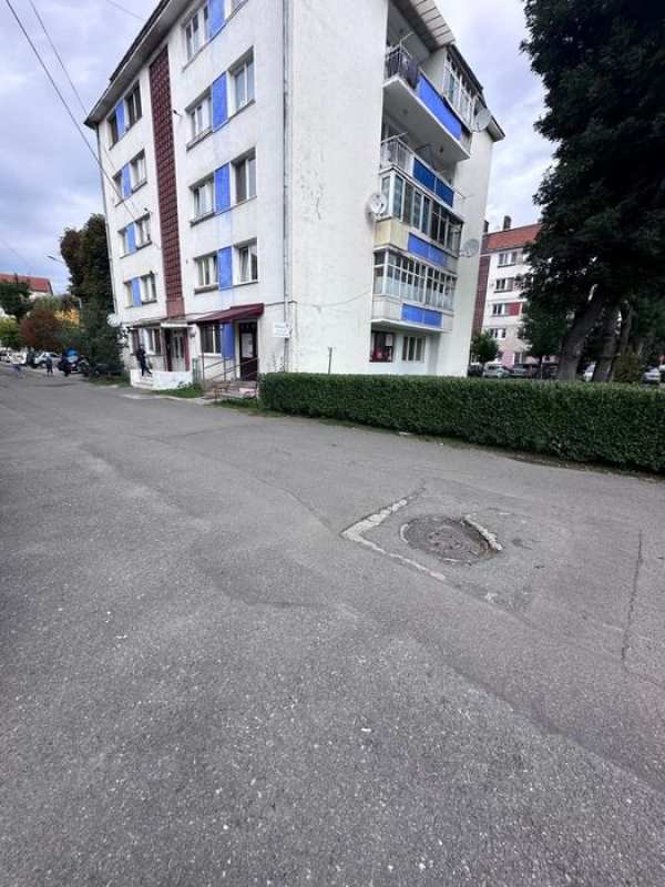 Spatiu comercial in car Cerbului