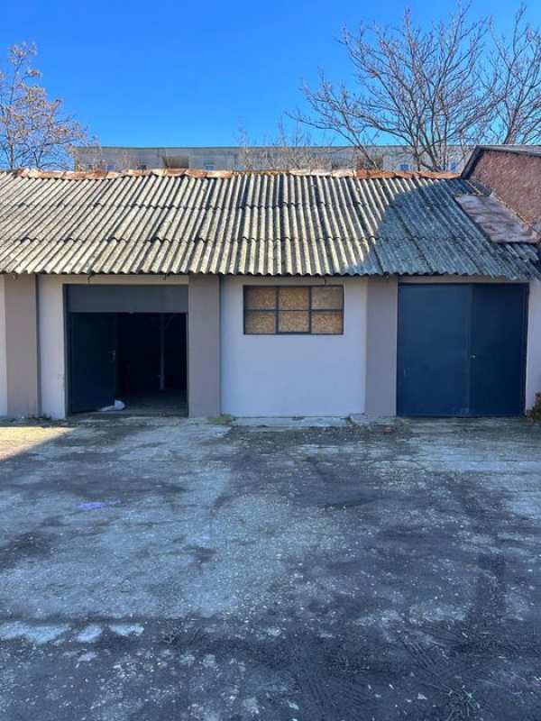 Inchiriez hala  - 100 MP