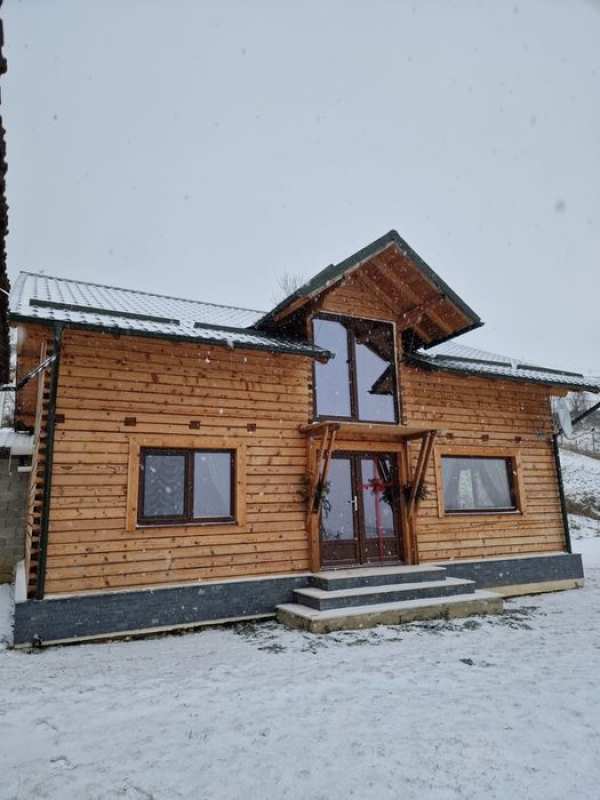 Cabana cozy la munte de inchiriat