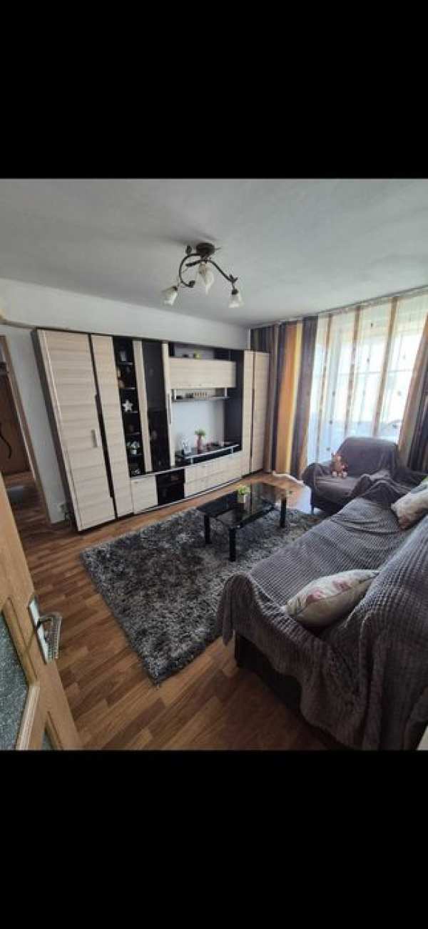 Vânzare apartament 3 camere