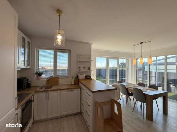 Casă nouă, eficiență termică clasa A, zonă rezidențială Westfield.