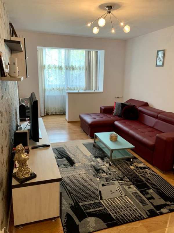 INCHIRIEZ APARTAMENT 2 camere Ploiesti ( zona Baraolt - Mega image )