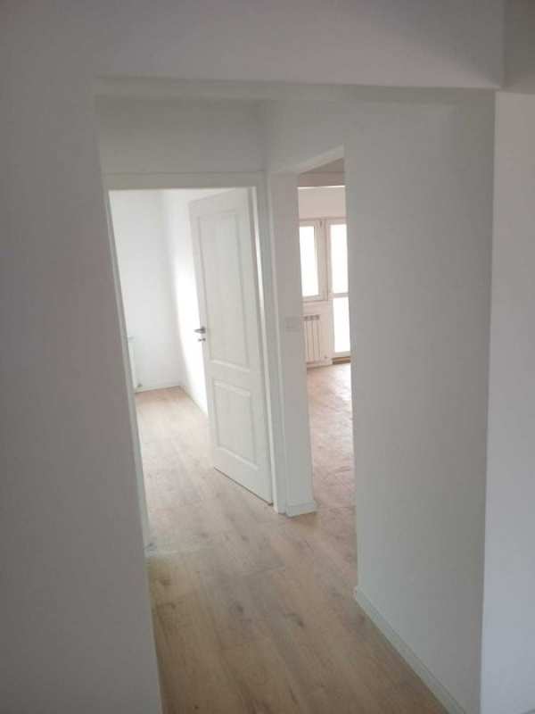 Vind apartament 3 camere in Aiud centru, renovat complect nou.