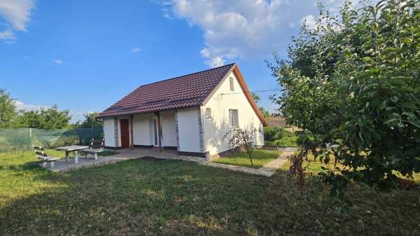 Vand casa cu teren 32 ari TASNAD