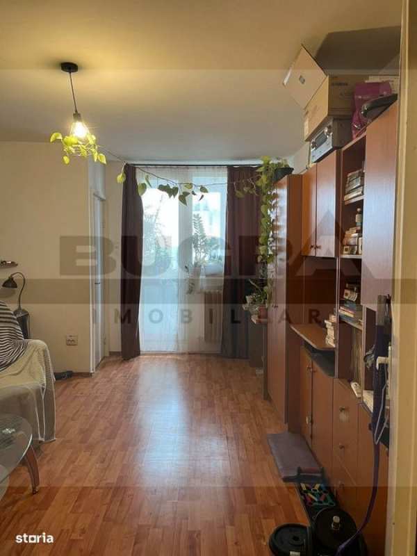 Garsoniera 28 mp, balcon, zona Detunata