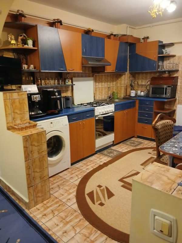 Apartament 2camere decomandat spațios  zona lidl Segarcea (craiovita)