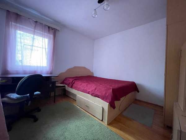 Caut coleg (colega), de apartament de 2 camere decomandat