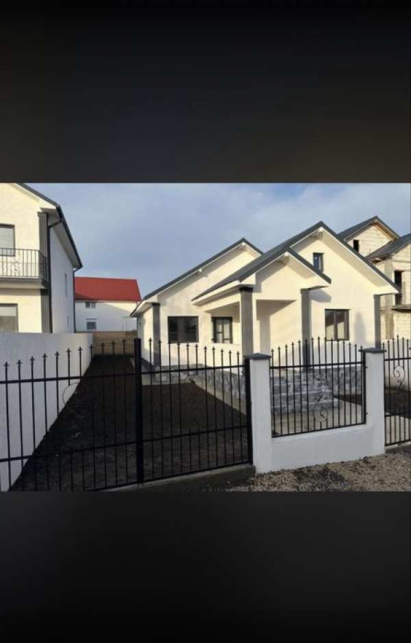 Casa moderna 3dormitoare,curte spatioasa-Navodari