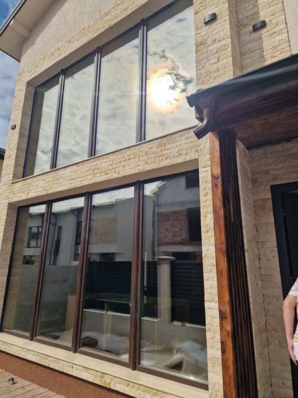 Vând vilă deosebită,