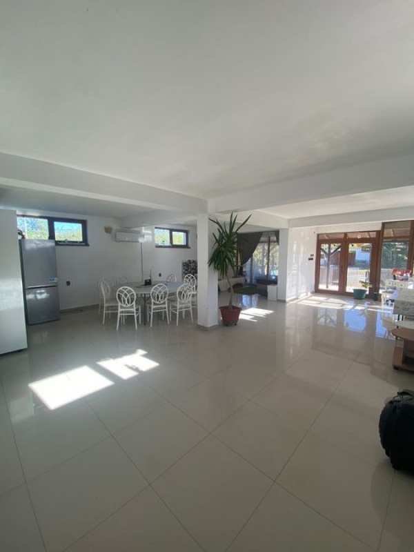 Casa cu spațiu comercial Izvor Simnicu de Sus