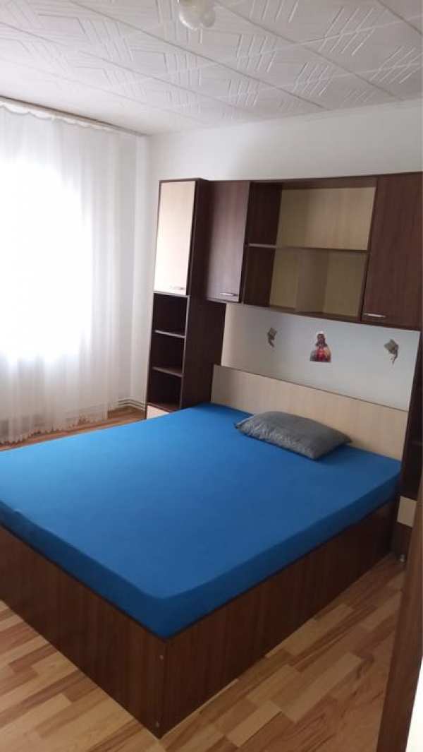 Inchiriez garsoniera