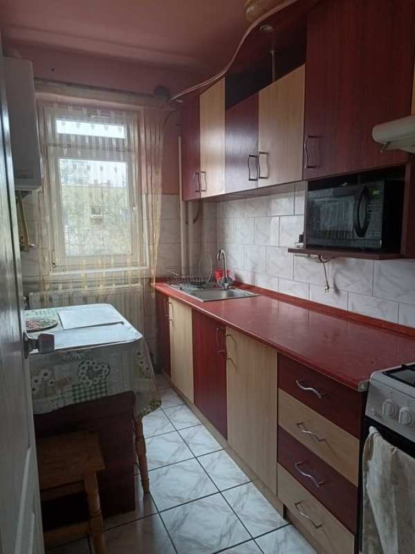 Apartament cu 3 camere de inchiriat