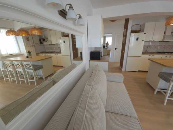 Apartament 3 camere, bloc mic 2014, complet mobilat + 2 locuri parcare