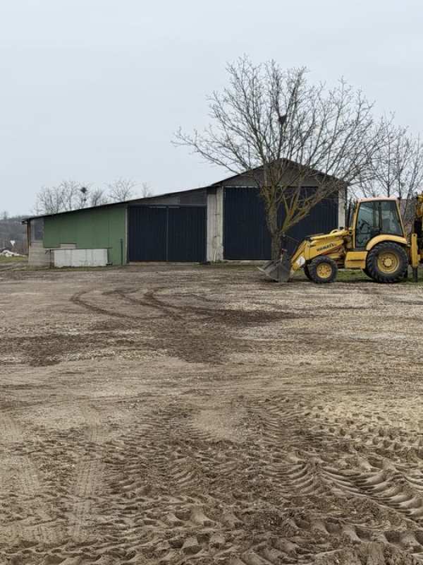 Inchiriez hala industriala