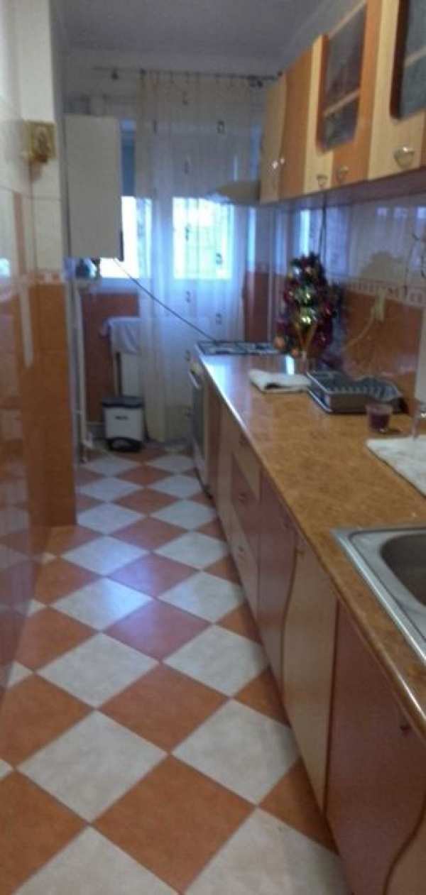 Inchiriez garsoniera in Adjud