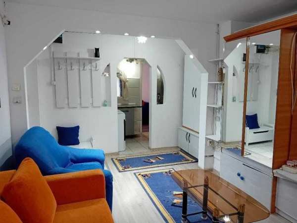 Inchiriez 2 camere, zona piata centrala