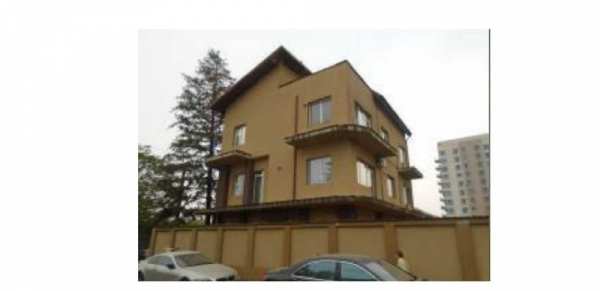 Vanzare la licitatie-Casa+teren Sector 6, la pret de ap. cu 3 camere