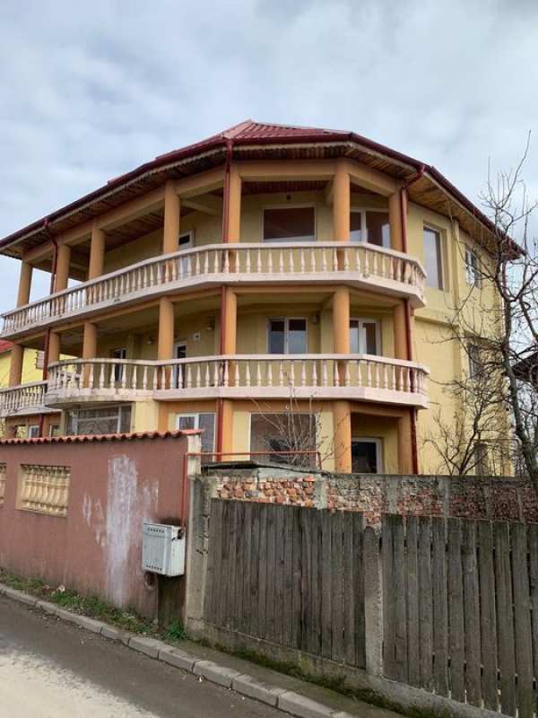 Mogosoaia Vila P+2 300m plus 300m teren Garaj 2 loc. Terase mari 110m.
