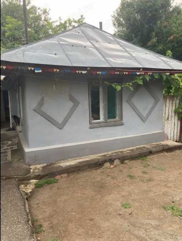 Vand casa batraneasca si teren 190 mp