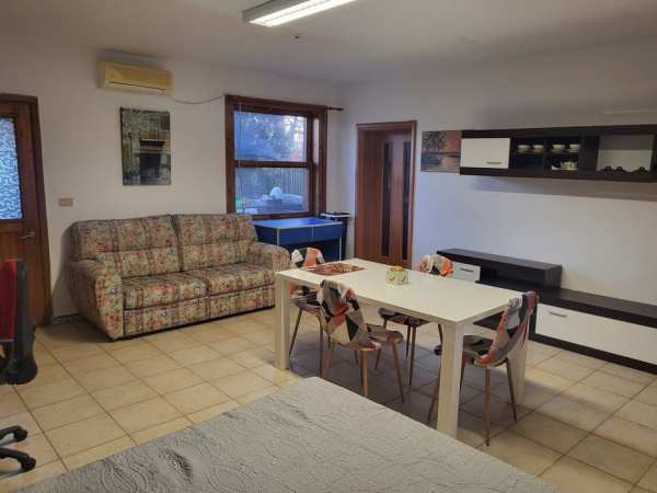 Inchiriez ap la casa